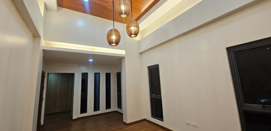 Skyline Sanctuary. Modern House with City Views and Swimming Pool, in Merville Subd.