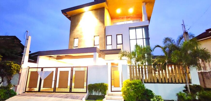 Skyline Sanctuary. Modern House with City Views and Swimming Pool, in Merville Subd.