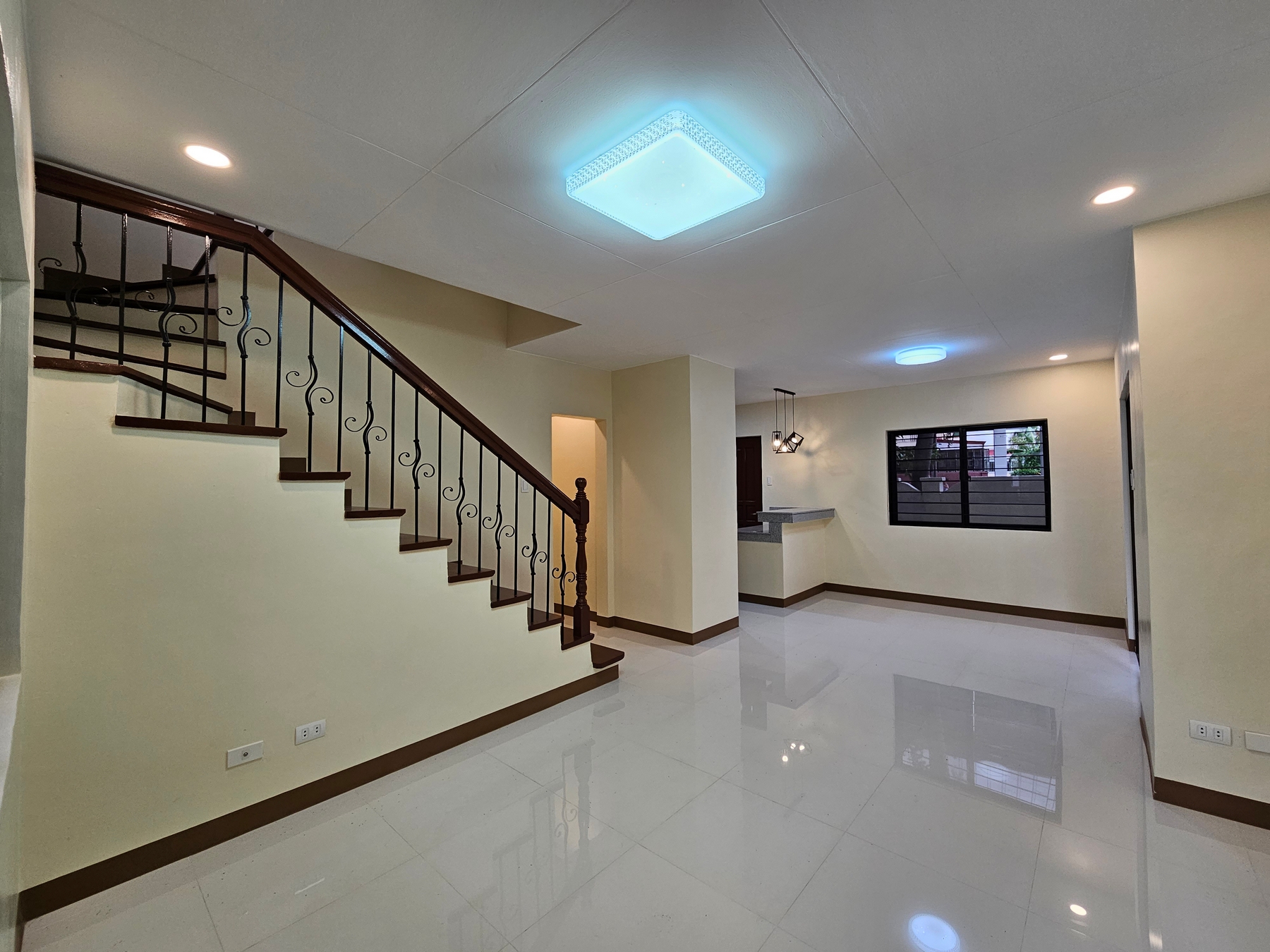 Fully Renovated Cutesy Home For Sale in BF Resort Village Las Pinas ...