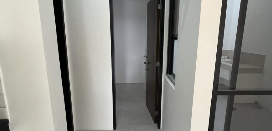 Town House For Sale In Paranaque