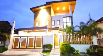 Skyline Sanctuary. Modern House with City Views and Swimming Pool, in Merville Subd.