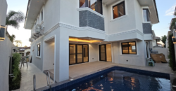 For Sale: Elegant Modern Classic House with Pool in Portofino South