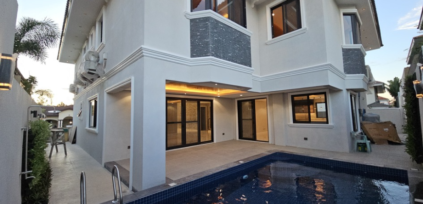 For Sale: Elegant Modern Classic House with Pool in Portofino South