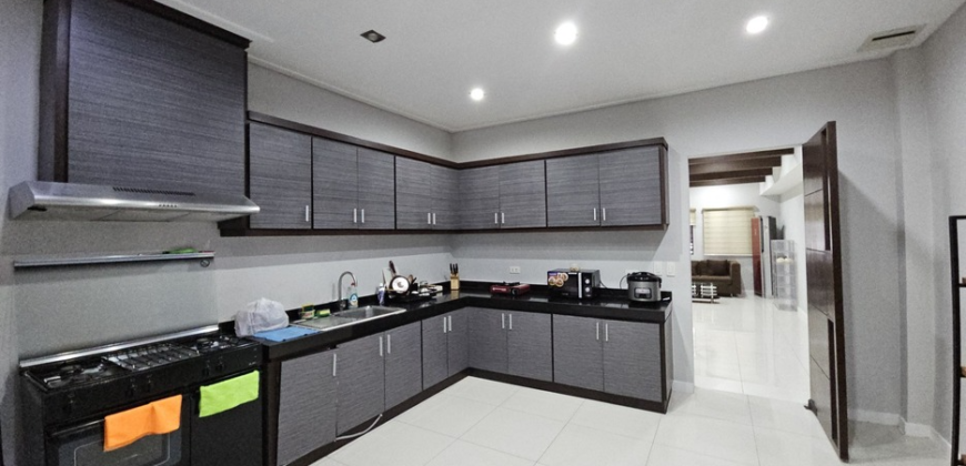 Fully Renovated Modern Bungalow in Bf Homes Paranaque