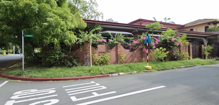 896sqm Corner House for Sale in Alabang Hills