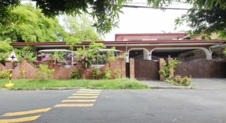 896sqm Corner House for Sale in Alabang Hills