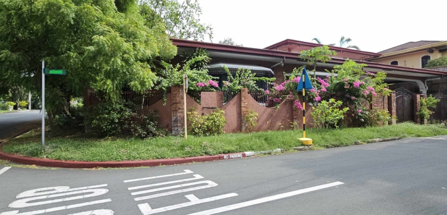 896sqm Corner House for Sale in Alabang Hills