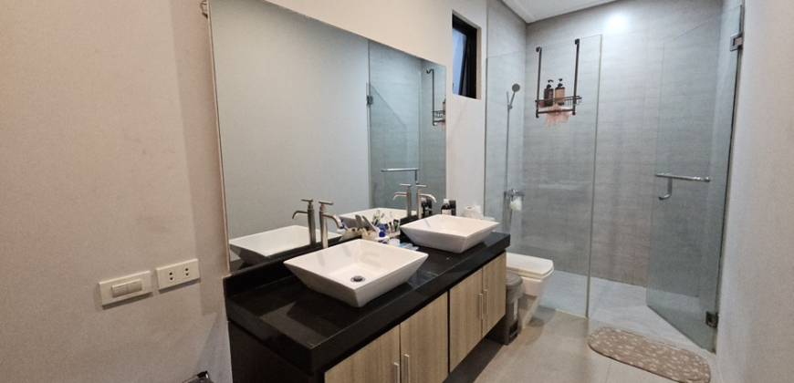 Fully Renovated Modern Bungalow in Bf Homes Paranaque