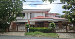 FOR RENT: 958sqm Corner House with Pool in Alabang