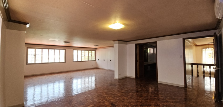 FOR RENT: 958sqm Corner House with Pool in Alabang