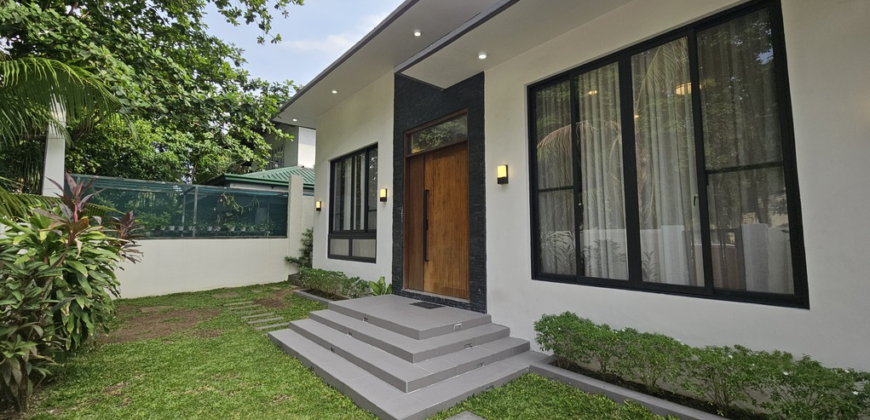 Luxurious Modern Bungalow with Adult and Kiddie Pool in Las Pinas