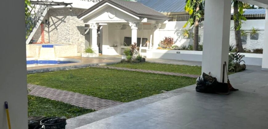 For Sale: 800sqm House with Swimming Pool in Multinational Village, Paranaque