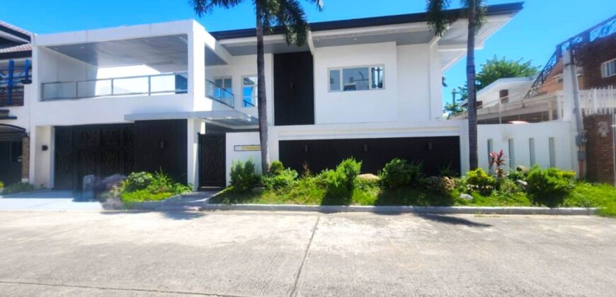 For Sale: 800sqm House with Swimming Pool in Multinational Village, Paranaque