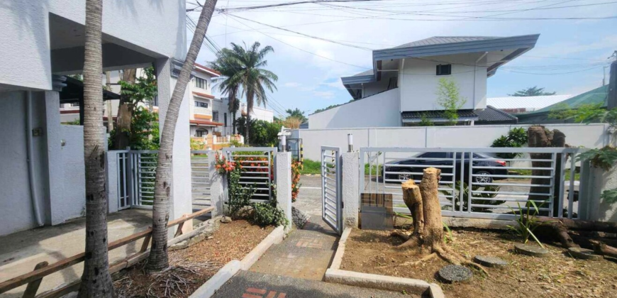 1.5 Storey House for Rent in Bf Homes, Paranaque