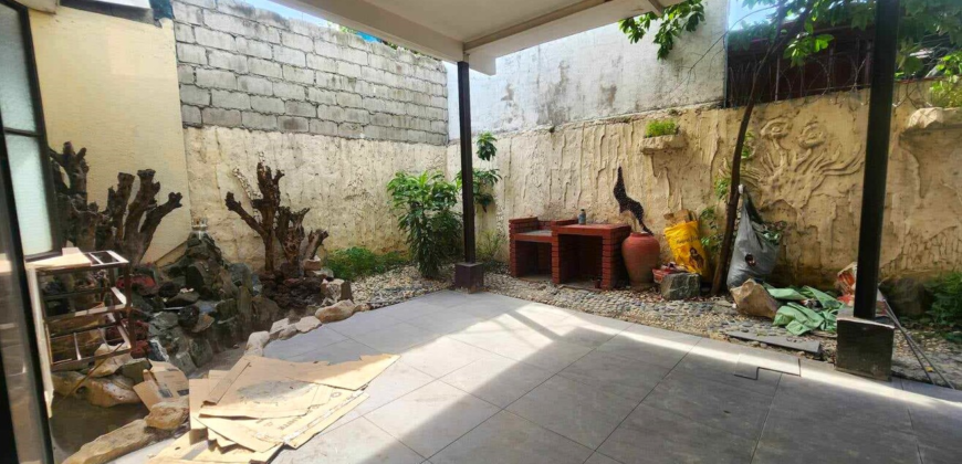 1.5 Storey House for Rent in Bf Homes, Paranaque