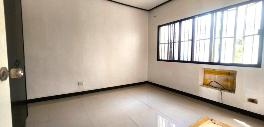 1.5 Storey House for Rent in Bf Homes, Paranaque