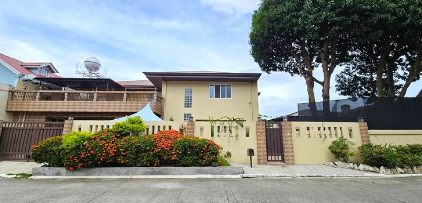 560sqm House for Sale with Swimming Pool in Bf Homes, Paranaque