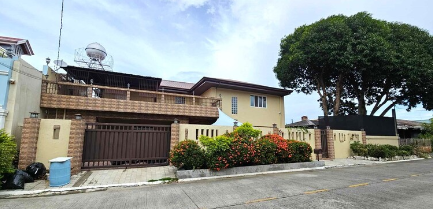 560sqm House for Sale with Swimming Pool in Bf Homes, Paranaque