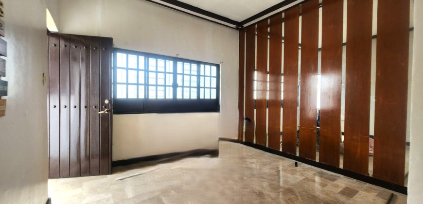 1.5 Storey House for Rent in Bf Homes, Paranaque