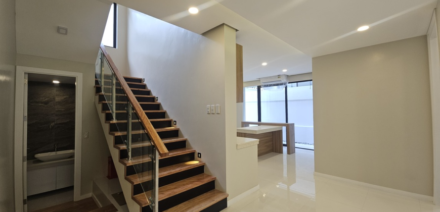 For Sale: 2 Storey House with Elevator in Bf Homes, Paranaque