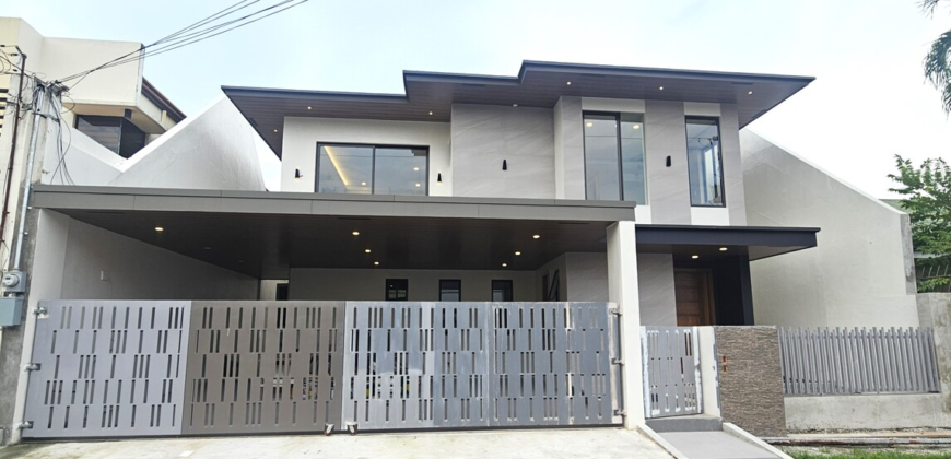 For Sale: 2 Storey House with Elevator in Bf Homes, Paranaque