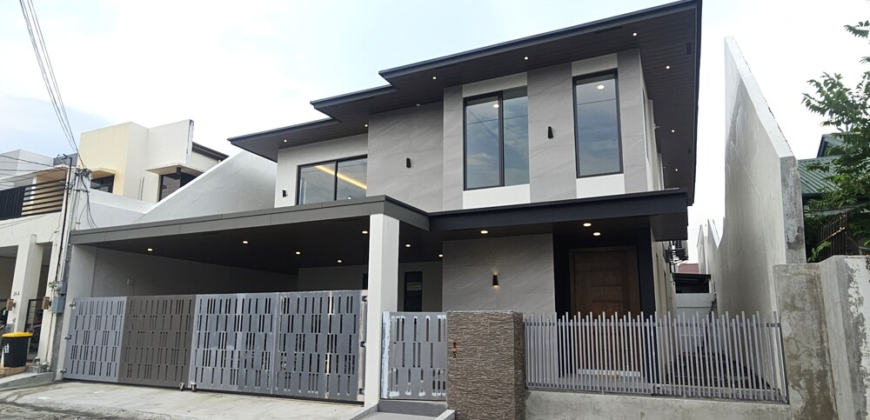 For Sale: 2 Storey House with Elevator in Bf Homes, Paranaque