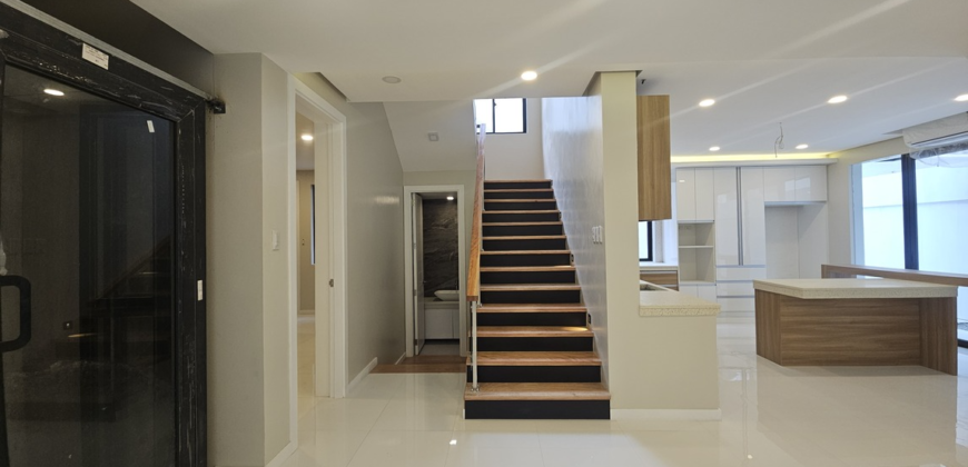 For Sale: 2 Storey House with Elevator in Bf Homes, Paranaque