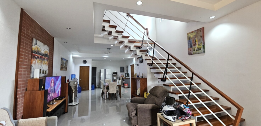 Duplex House for Sale in Bf Homes, Las Pinas