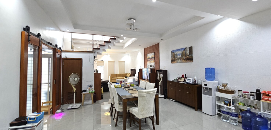 Duplex House for Sale in Bf Homes, Las Pinas