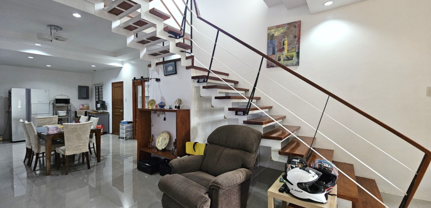 Duplex House for Sale in Bf Homes, Las Pinas