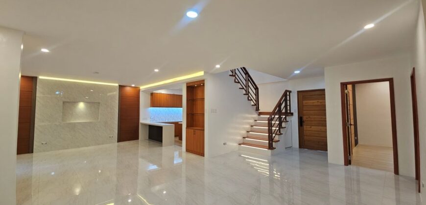 Stylish Living in a Well-Designed Space, House for Sale in Merville Park Parañaque