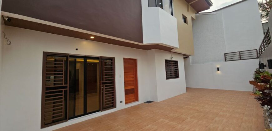 Stylish Living in a Well-Designed Space, House for Sale in Merville Park Parañaque