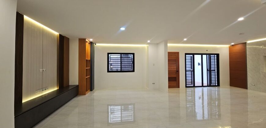 Stylish Living in a Well-Designed Space, House for Sale in Merville Park Parañaque