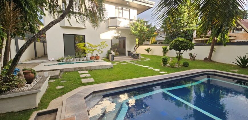 The Grand Oasis: Big House with Garden and Swimming Pool in BF Resort Las Pinas