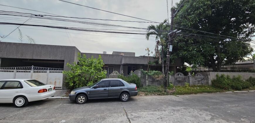 Fixer Upper Bungalow with Swimming Pool and Garden in BF Homes Las Pinas