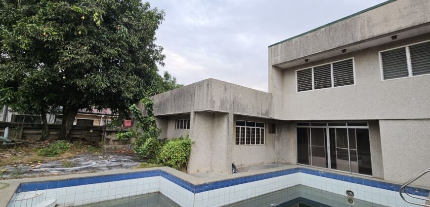 Fixer Upper Bungalow with Swimming Pool and Garden in BF Homes Las Pinas