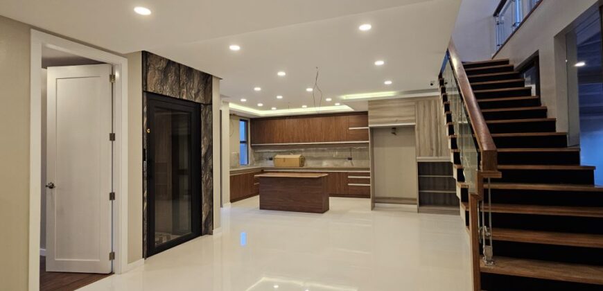 Stunning Modern Home Designed in Bf Homes, Paranaque